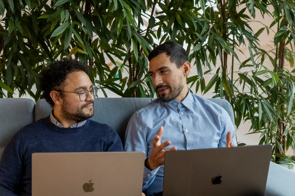 Ravqunel Ombradiq investment tools